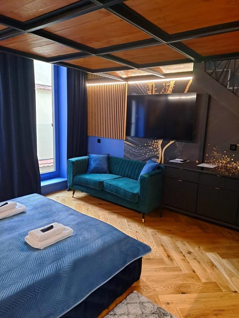 TV and multimedia, Other, Seating area, Bedroom