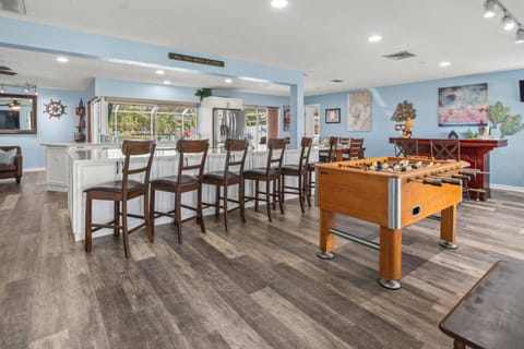 Pirates Den a 4BR Pet-Friendly Waterfront Oasis with Pool, Dock, Personal Water Boats, Fire Pit, Game Room and Bar House in Apollo Beach
