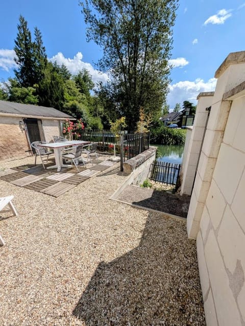 La maison au bord de la riviére Bed and Breakfast in Loches