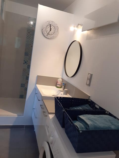 maison mitoyenne avec piscine Un moment chez Diane House in Grasse