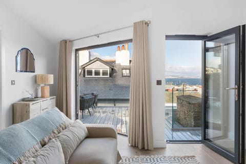 View (from property/room), Balcony/Terrace, Living room, Seating area