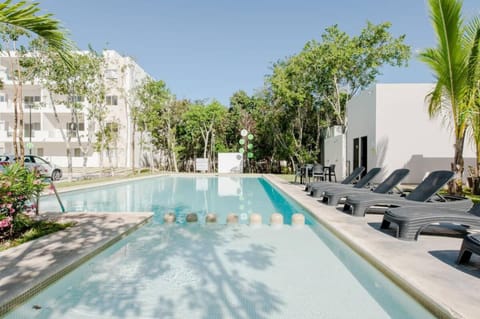 Swimming pool, Swimming pool