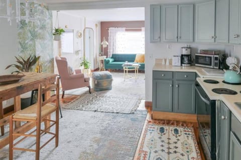 Bohemian Bungalow with Hot Tub Apartment in Burlington