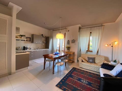 Kitchen or kitchenette, Living room, Seating area, Dining area, stove