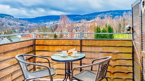 Natural landscape, View (from property/room), Balcony/Terrace