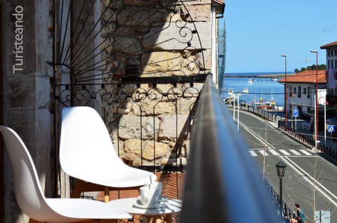 Day, Neighbourhood, Natural landscape, View (from property/room), Balcony/Terrace, Balcony/Terrace, Seating area, City view, Sea view, Street view, Location