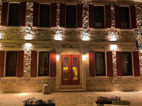 Property building, Facade/entrance, Night