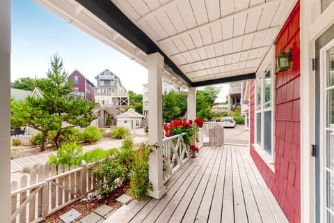 Olivia's Rose House in Lincoln City