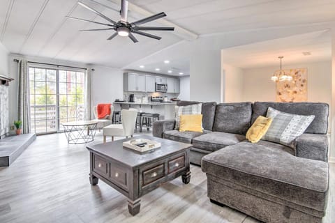 Cozy Asheville Cottage with Grill and Fire Pit! House in Buncombe County