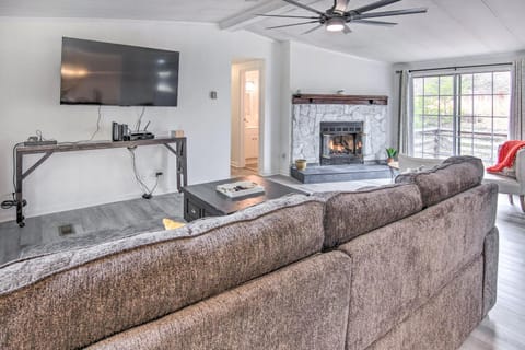 Cozy Asheville Cottage with Grill and Fire Pit! House in Buncombe County