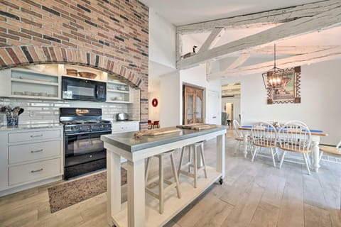 2 Living Areas, Tennis! Waterfront Suttons Bay Gem House in Suttons Bay