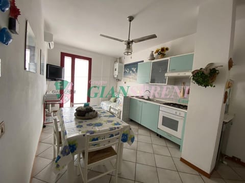 Kitchen or kitchenette, Dining area, pet friendly, stove