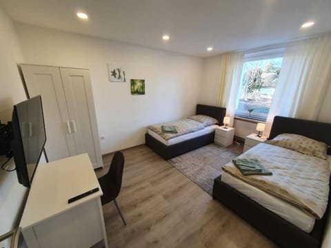 Bed, TV and multimedia, Photo of the whole room, Bedroom, wardrobe