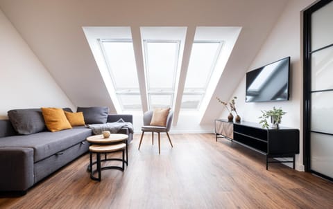 Communal lounge/ TV room, TV and multimedia, Living room, Seating area, Evening entertainment