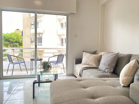 Property building, View (from property/room), Balcony/Terrace, Living room, Seating area