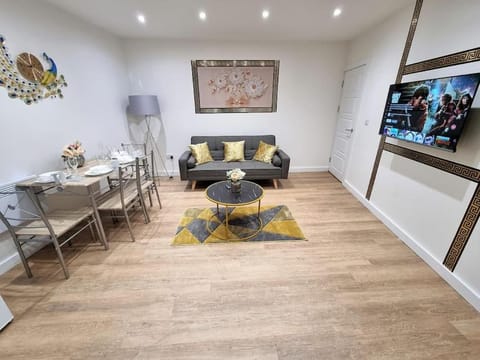 16A Ground floor setup for your most amazing relaxed stay Free Parking Free Fast WiFi House in Leeds