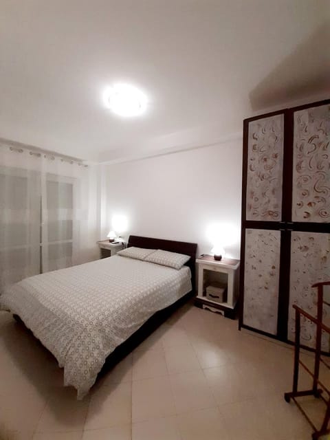 Bed, Photo of the whole room, Bedroom, wedding