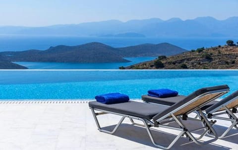 Day, Natural landscape, Sea view, Swimming pool, sunbed