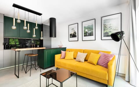 Kitchen or kitchenette, Living room, Seating area, Dining area