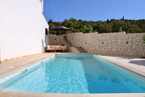 Day, Swimming pool, sunbed