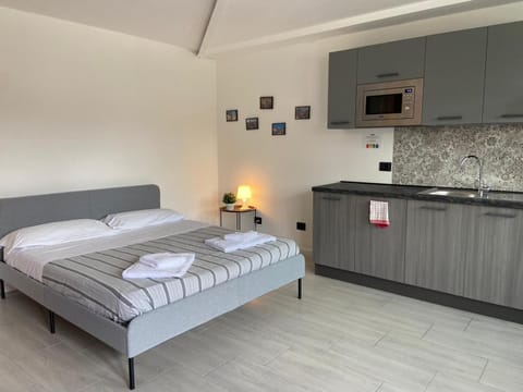 Bed, Kitchen or kitchenette