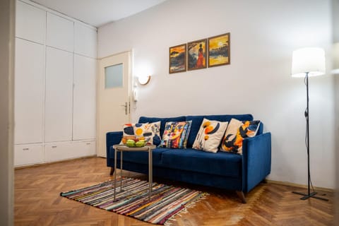 Facade/entrance, Living room, Decorative detail, Seating area, furniture, wardrobe