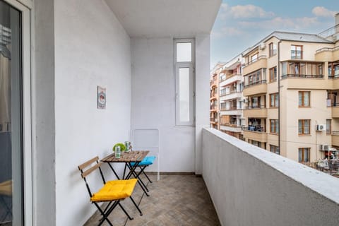 Property building, Patio, Day, View (from property/room), Balcony/Terrace, Balcony/Terrace, Dining area, furniture