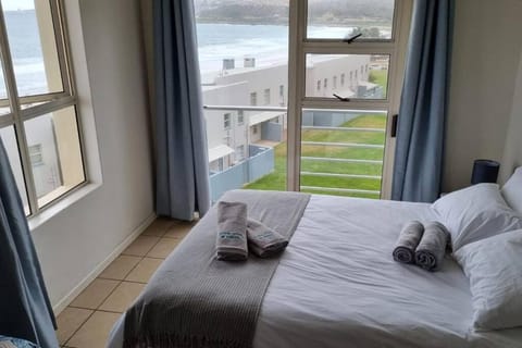 Bed, Natural landscape, View (from property/room), Bedroom, towels