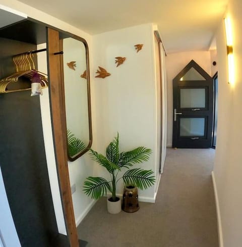 Romance - Stargazing - Hot tub & sauna! House in England