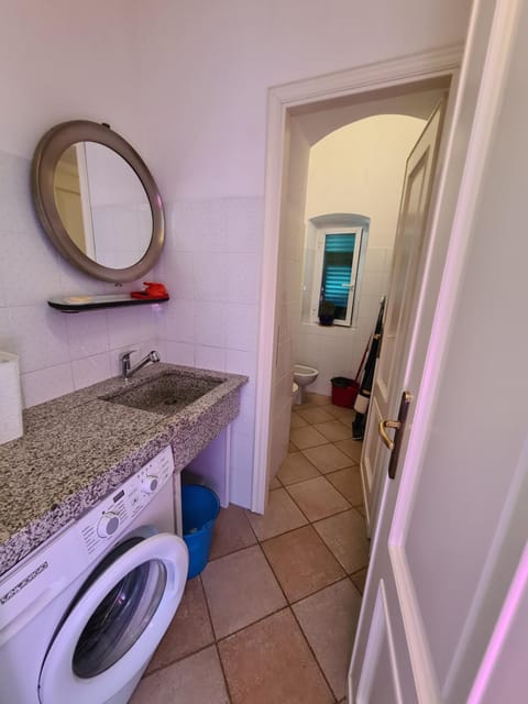 Bathroom, washing machine