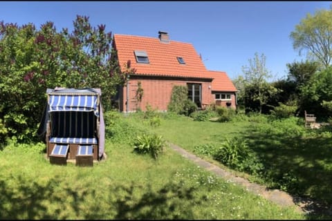 NEU! Ferienhaus mit Naturgarten House in Scharbeutz