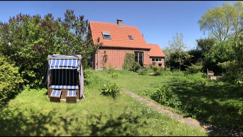 NEU! Ferienhaus mit Naturgarten House in Scharbeutz