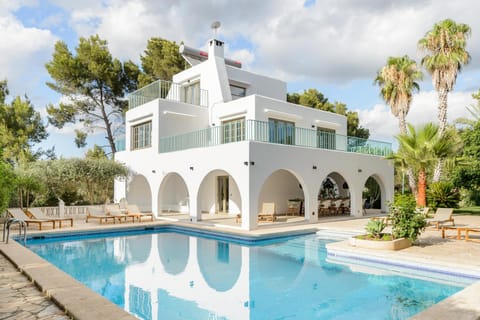 Property building, Spring, Day, Garden, Garden view, Pool view, Swimming pool, Swimming pool, sunbed