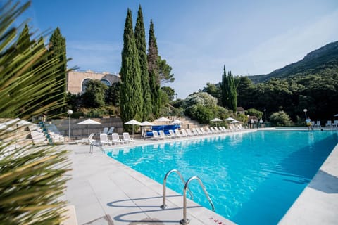 Day, Swimming pool, sunbed