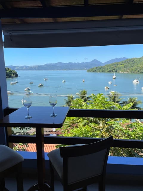 Casa Belvedere na Ilha do Araujo e Ganhe 1 passeio de barco House in State of Rio de Janeiro