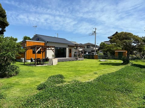 Property building, Day, Natural landscape, Summer, Garden, Garden view