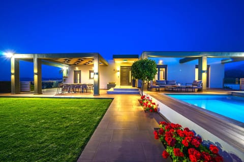 Property building, View (from property/room), City view, Garden view, Pool view, Swimming pool