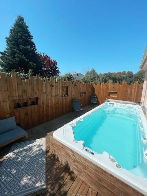 Hot Tub, Pool view, Swimming pool