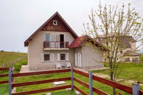 Property building, Spring, Day, Natural landscape, Garden, Garden view