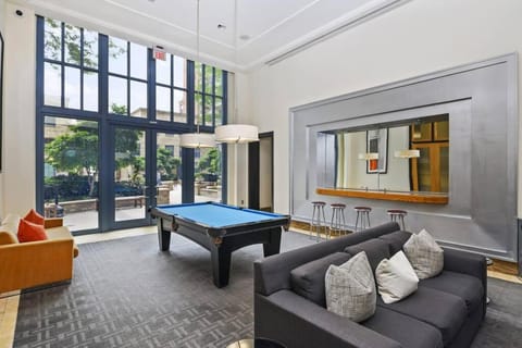 Billiard, Game Room
