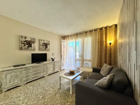 Communal lounge/ TV room, TV and multimedia, Living room, Seating area