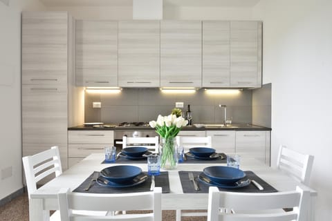 Kitchen or kitchenette, Dining area, pet friendly, stove