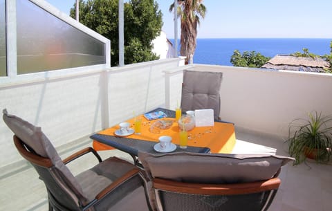View (from property/room), Balcony/Terrace, Seating area, Sea view