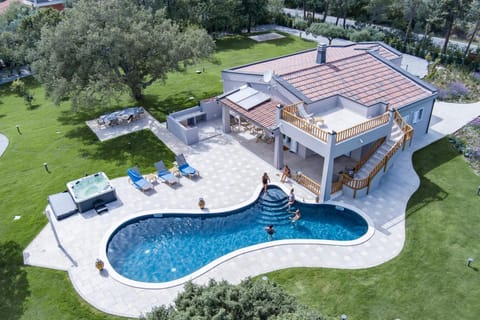 Garden, Hot Tub, Swimming pool