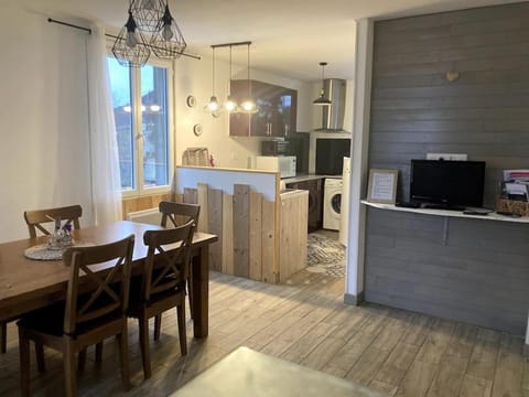 TV and multimedia, Kitchen or kitchenette, Dining area