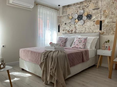 Bed, air conditioner