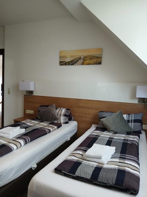 Property building, Bed, Photo of the whole room, Bedroom