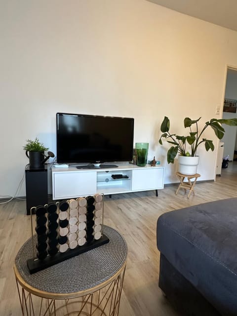 TV and multimedia, Living room, Seating area, Evening entertainment