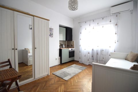 Kitchen or kitchenette, Dining area, Bedroom
