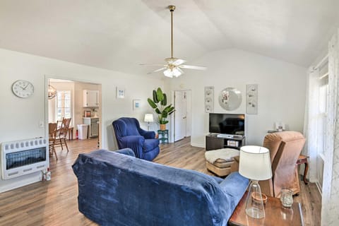 Normandy Home with Yard about 2 Mi to Lake House in Tennessee